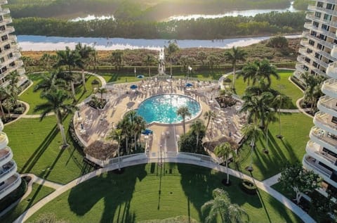 Amazing sunsets from this resort style pool!