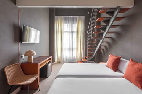 Family Duplex | Minibar, in-room safe, desk, blackout drapes