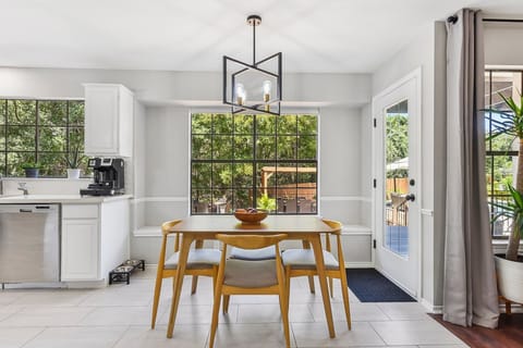 Breakfast table for 4, or seats 6 if using the window seat!