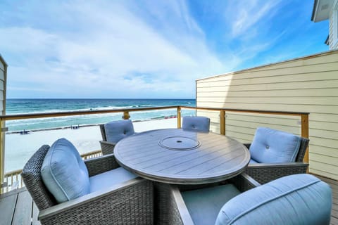 Endless Summer Views of The Crystal Clear Emerald Coast Water