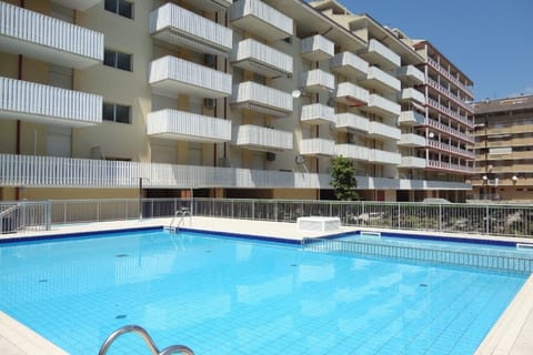 Holiday Home Swimming Pool