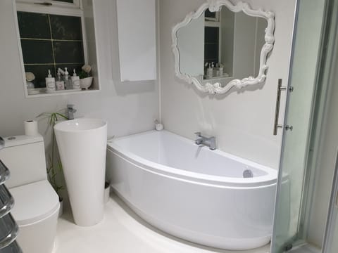 Rainfall showerhead, slippers, towels