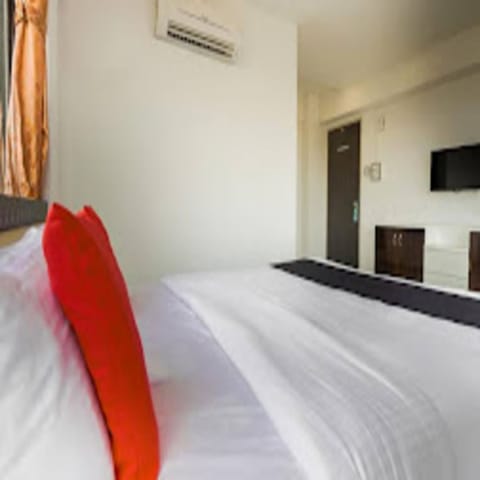 Desk, bed sheets