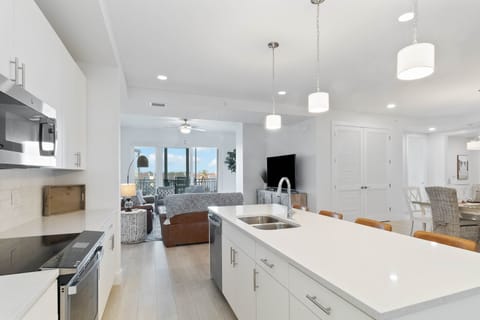 #405 The Harbor Condos Kitchen