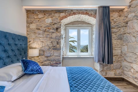 Deluxe Double Room, Sea View | In-room safe, individually decorated, individually furnished, desk