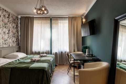Standard Triple Room | Hypo-allergenic bedding, minibar, in-room safe, desk