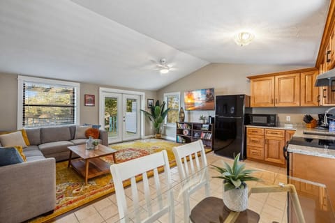 Welcome to the newly renovated Rains Cottage!