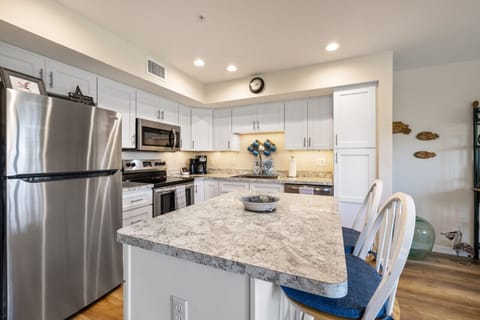 The large island is perfect breakfast before a day of adventure