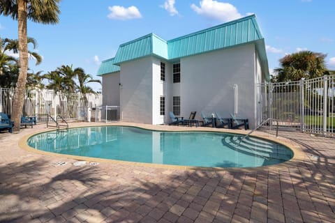 Community Pool (11 units total)