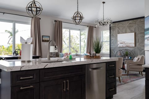 House, 4 Bedrooms | Private kitchen | Coffee/tea maker, fridge, oven, toaster