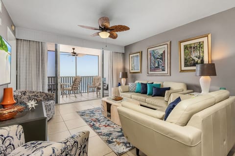 Condo, 2 Bedrooms | Living area
