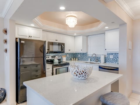 Condo, 2 Bedrooms | Private kitchen | Fridge, oven, coffee/tea maker, toaster