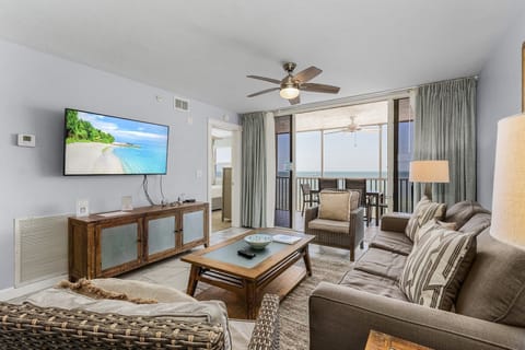 Condo, 2 Bedrooms | Living area