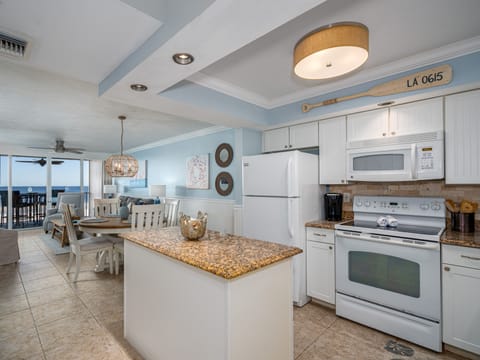 Condo, 2 Bedrooms | Private kitchen | Fridge, oven, coffee/tea maker, toaster