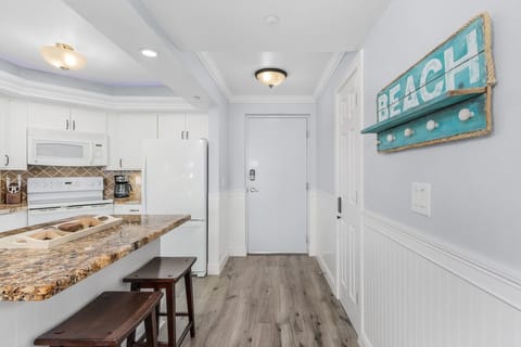 Condo, 2 Bedrooms | Private kitchen