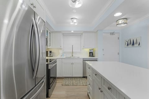Condo, 2 Bedrooms | Private kitchen