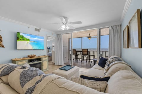 Condo, 2 Bedrooms | Living area