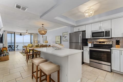 Condo, 2 Bedrooms | Private kitchen | Fridge, oven, coffee/tea maker, toaster