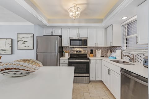 Condo, 2 Bedrooms | Private kitchen | Fridge, oven, coffee/tea maker, toaster