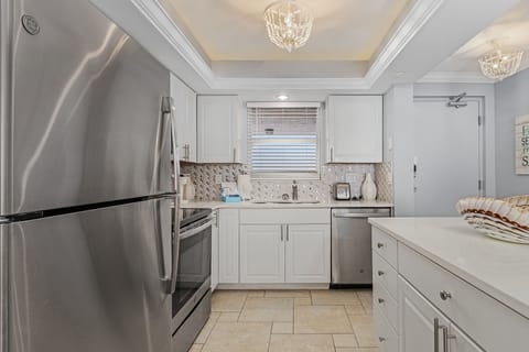 Condo, 2 Bedrooms | Private kitchen | Fridge, oven, coffee/tea maker, toaster