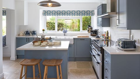 Kitchen, Banbury Hill Farmhouse, Bolthole Retreats
