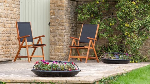 Garden, Banbury Hill Farmhouse, Bolthole Retreats
