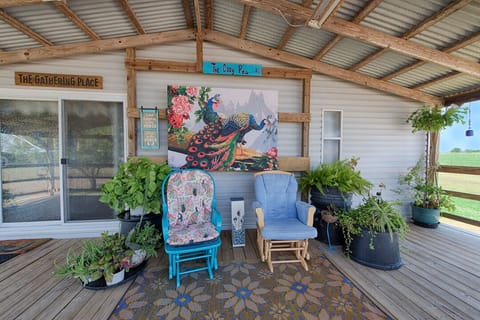 NICE DECK FOR GATHERING