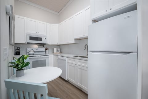 Beautiful fully equipped kitchen 