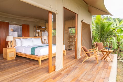 In-room safe, free WiFi, bed sheets