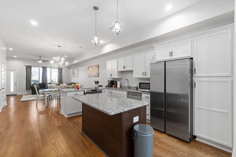 Full Kitchen w/ Granite Countertop, Stainless Finishes, & Hardwood Floors