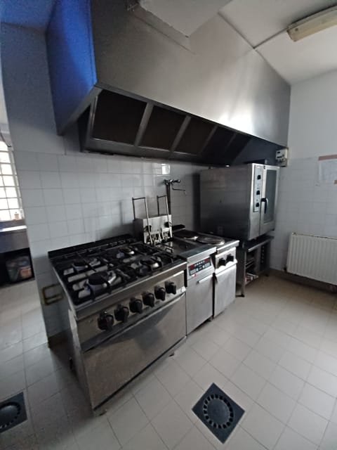 Fridge, microwave, stovetop, highchair