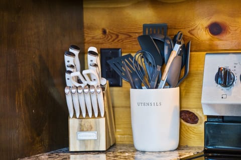 Find everything you need for meal prep with our well-stocked kitchen utensils and knives.