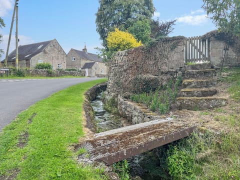 Outdoor area | Yelt Cottage, Ashbourne