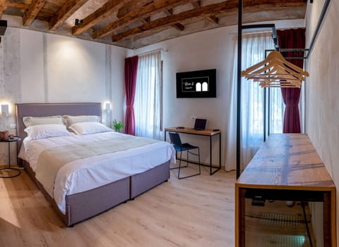 Deluxe Double or Twin Room | Egyptian cotton sheets, premium bedding, down comforters