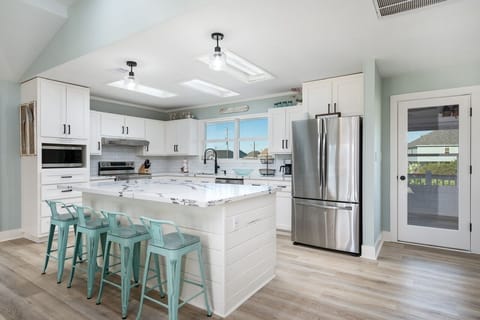 House, 4 Bedrooms | Private kitchen | Coffee/tea maker, fridge, toaster