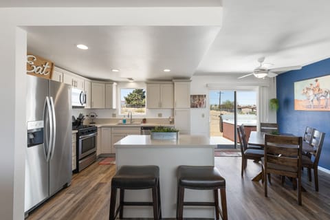 House, 4 Bedrooms | Private kitchen | Fridge, oven, coffee/tea maker