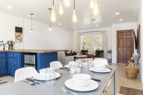 House, 3 Bedrooms | Dining