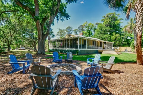 Firepit with chairs