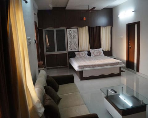 House | 7 bedrooms, iron/ironing board, WiFi (free), bed sheets