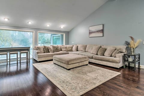 Rochester Vacation Rental | 5BR | 4.5BA | 5,000 Sq Ft | Stairs Required