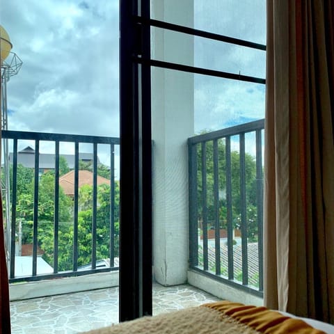 Desk, rollaway beds, free WiFi, bed sheets