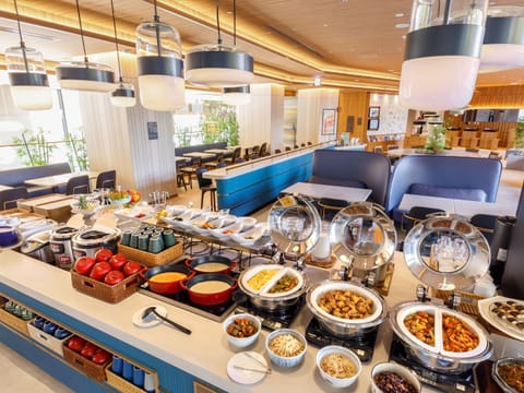 Daily buffet breakfast for a fee