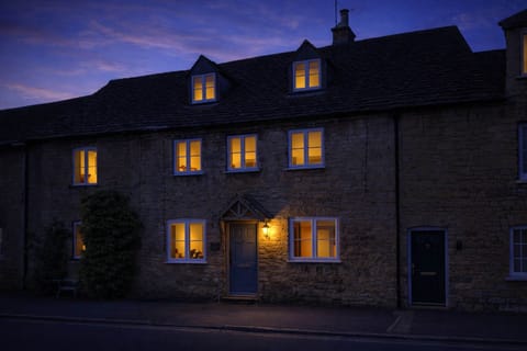As the sun sets, warm evening light falls across Combers Mead, a beautiful stone cottage in the heart of Tetbury. Perfectly placed for strolling into town, it offers a peaceful arrival before enjoying everything this historic market town has to offer