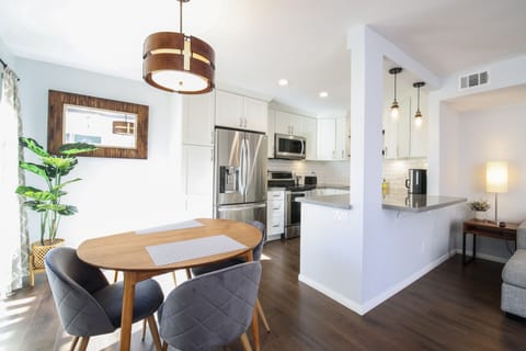 Dining area and kitchen space I w/ dining table ( 3 seaters )