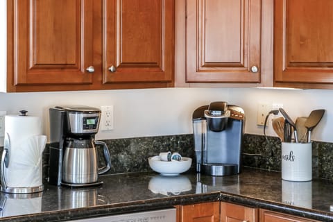 Dine in style with a kitchen that has modern appliances and beautiful finishes.