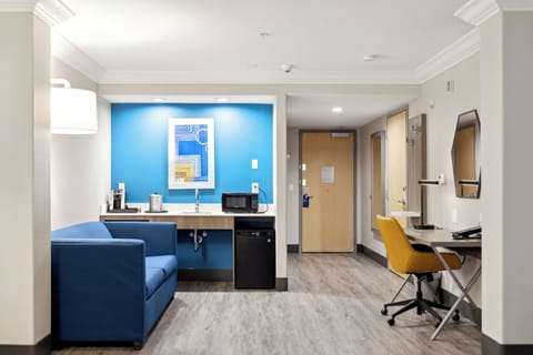 Suite, 1 King Bed, Accessible (Communications, Mobility) | Room amenity