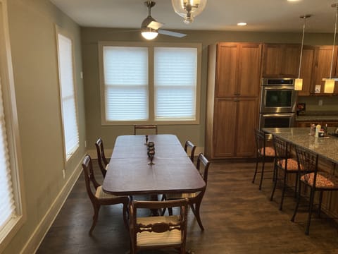 Eat-in breakfast area