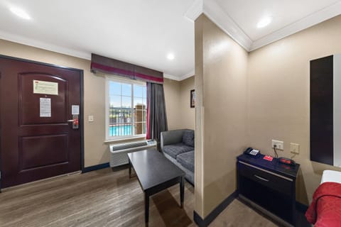 Suite, 1 King Bed with Sofa bed, Non Smoking | Blackout drapes, iron/ironing board, free WiFi, bed sheets
