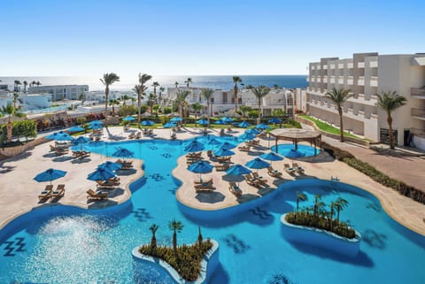 4 outdoor pools, pool umbrellas, sun loungers