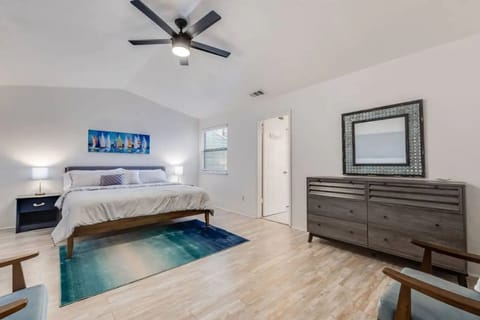 Second floor bedroom, king bed